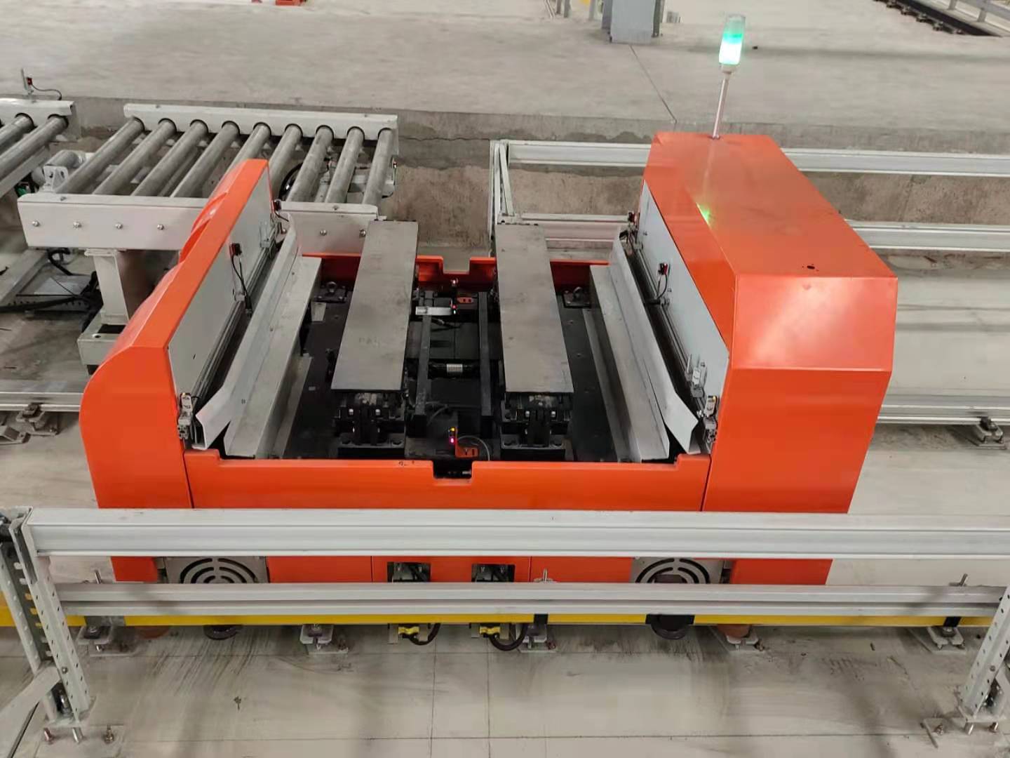 R1系列500kg級(jí)貨叉式RGV穿梭車